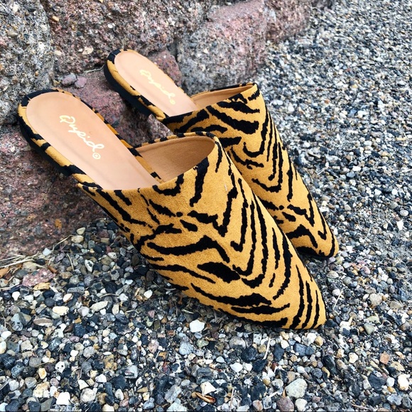 NEW!!! Tiger Print Loafer Slide Mules Slip Ons - Picture 3 of 8